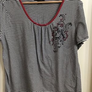 Black white red short sleeve top